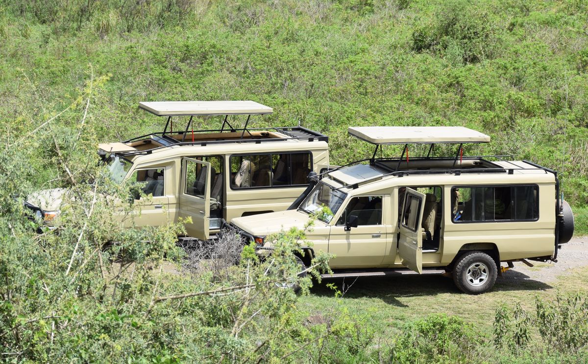 cheap 4x4 car rental Uganda - one way car rental