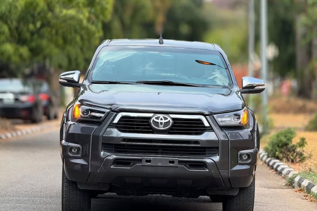 Cheap 4x4 car rental Uganda - Hilux