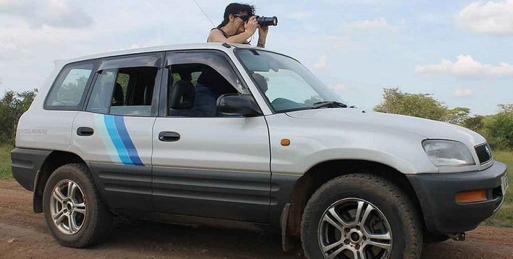 cheap 4x4 car rental Uganda - RAV4