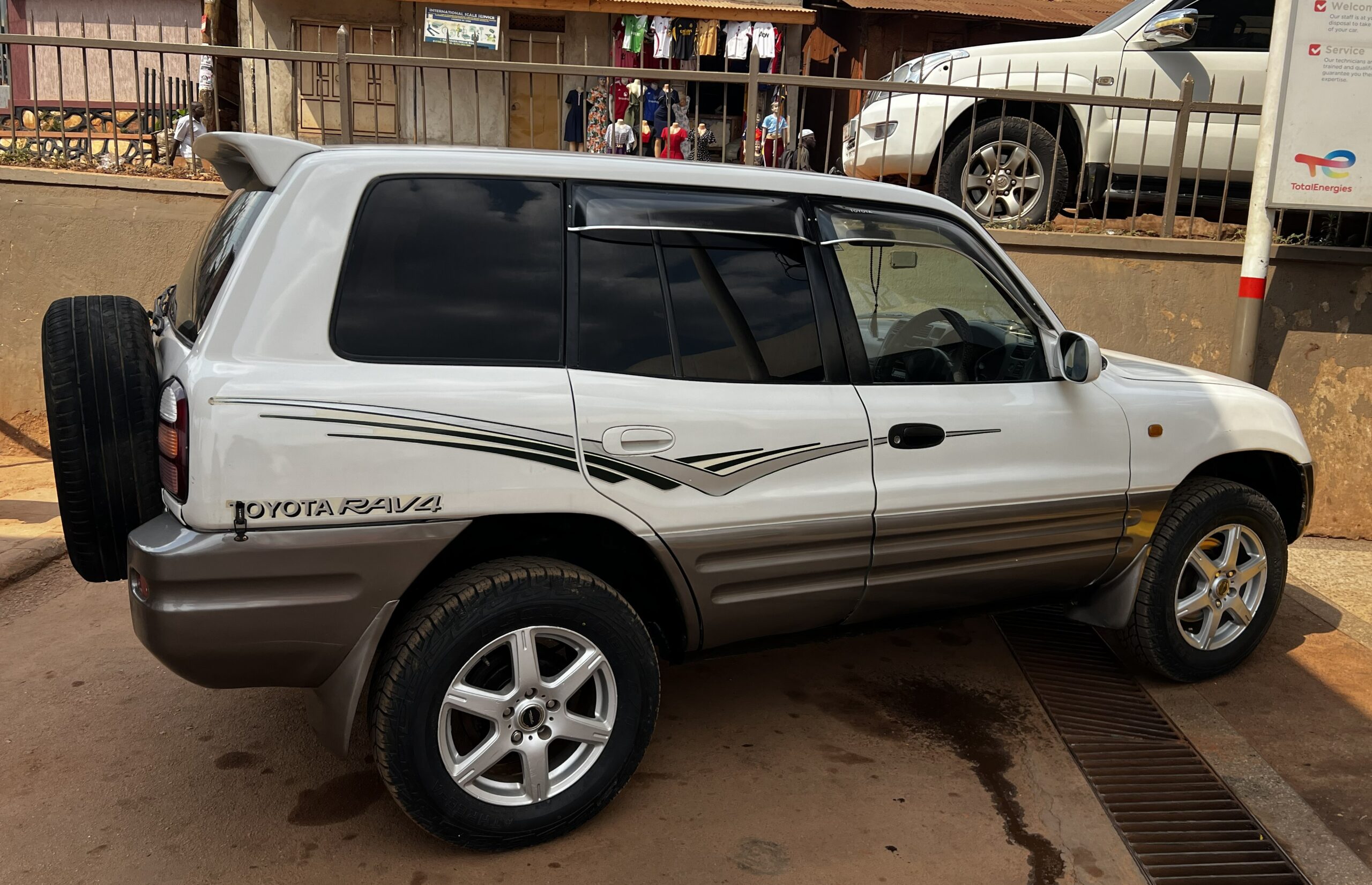 Rent Toyota RAV4 in Uganda - best 4x4 self drive car