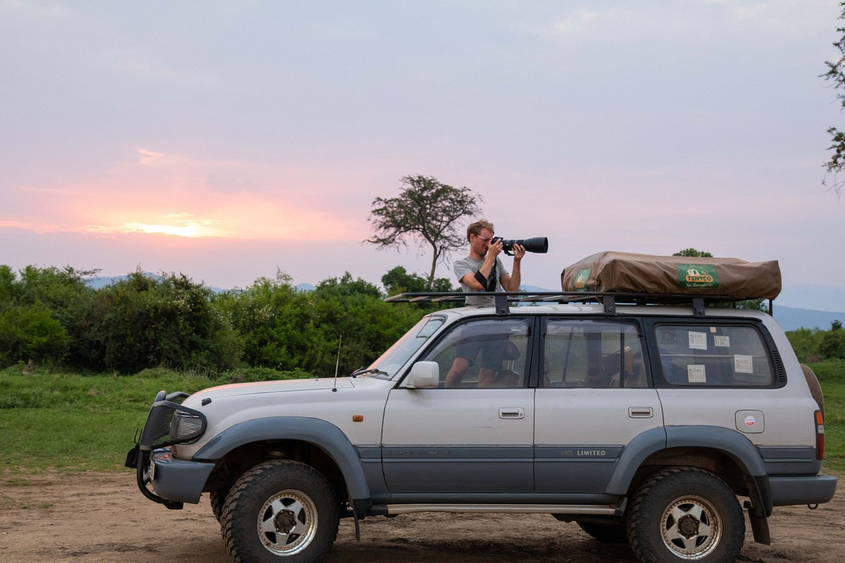 cheap 4x4 car rental Uganda - with rooftop tent