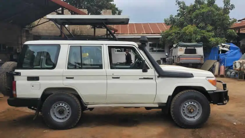 4x4 car rental Uganda - Land Cruiser and RAV4 self drive fleet